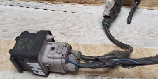 Toyota Auris II 2012-2018 hatchback 1.4 D4D diesel 66 kW 2014 Relé 2861067010 1567000671 2860126030