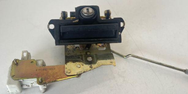 Skoda Octavia I 1996-2010 combi 1.9 TDI diesel 81 kW 2002  Kľučka zadnej kapoty vonkajšia 1U9827565H