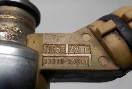 Toyota Rav4 III 2005-2012 hatchback 2.2 D-CAT diesel MT 130 kW 2011  Vstrekovač paliva 23710-26011