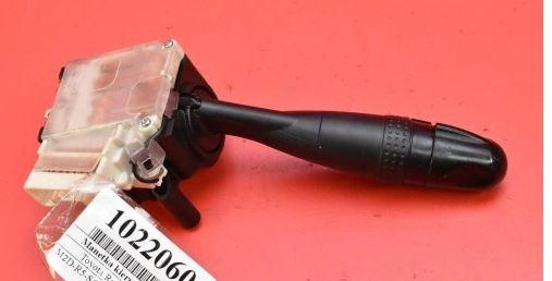 Toyota Rav4 II 2000-2005 hatchback 2.0 VVTI petrol MT 110 kW 2001  Prepínacie páčky pod volantom 1736481