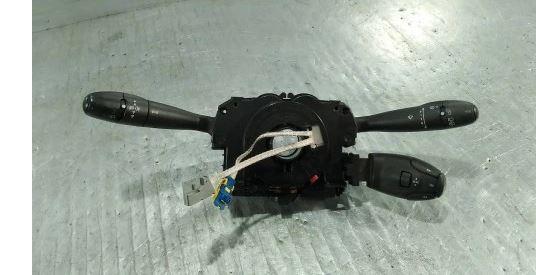 Peugeot 307 combi 1.6 HDI diesel MT 66 kW 2008  Prepínacie páčky pod volantom 96628729XT