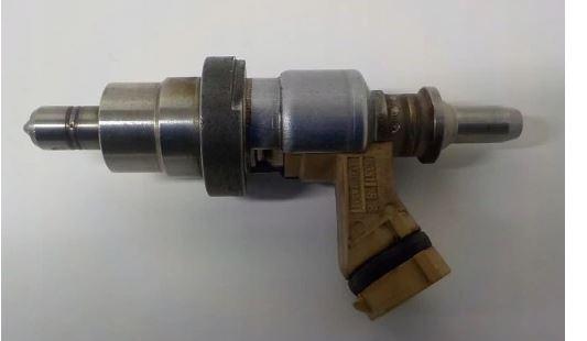 Toyota Rav4 III 2005-2012 hatchback 2.2 D-CAT diesel MT 130 kW 2011  Vstrekovač paliva 23710-26011