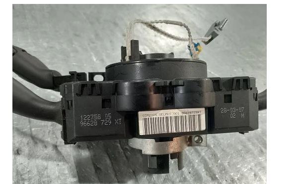 Peugeot 307 combi 1.6 HDI diesel MT 66 kW 2008  Prepínacie páčky pod volantom 96628729XT