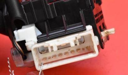 Toyota Rav4 II 2000-2005 hatchback 2.0 VVTI petrol MT 110 kW 2001  Prepínacie páčky pod volantom 1736481