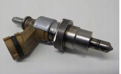 Toyota Rav4 III 2005-2012 hatchback 2.2 D-CAT diesel MT 130 kW 2011  Vstrekovač paliva 23710-26011