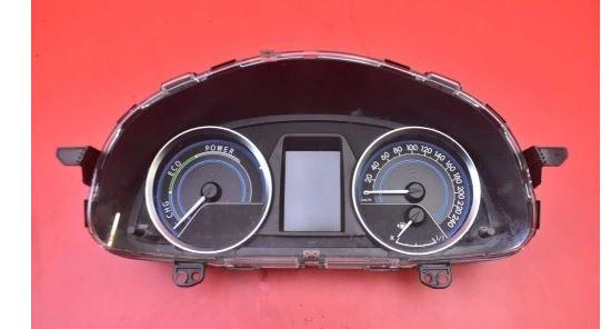 Toyota Auris II 2012-2018 combi 1.8 Hybrid gasoline, electric AT 73 kW 2013 Prístrojová doska 83800-0ZW31