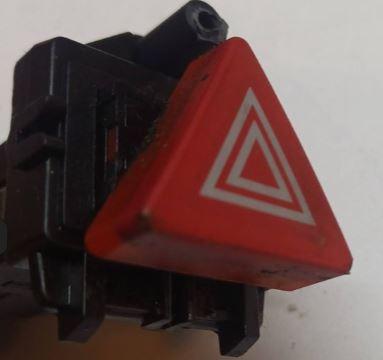 Audi A2 hatchback 1.4 16v petrol AUA MT 55 kW 2000  Prepínač výstražných (núdzových) svetiel 8Z0941509A