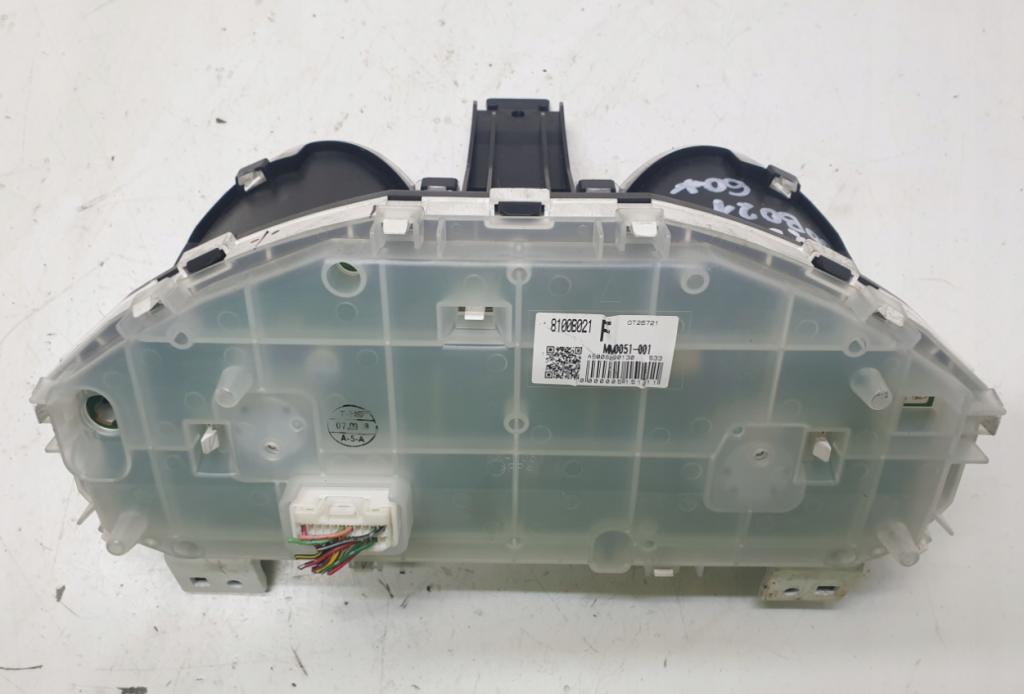 Mitsubishi Colt Z30 VI 2004-2012 hatchback 1.3 16v petrol 70 kW  Prístrojová doska 8100B021