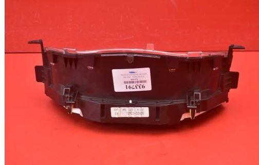 Toyota Auris II 2012-2018 combi 1.8 Hybrid gasoline, electric AT 73 kW 2013 Prístrojová doska 83800-0ZW31