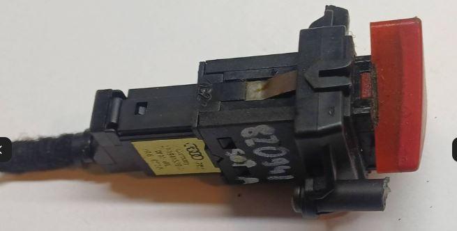 Audi A2 hatchback 1.4 16v petrol AUA MT 55 kW 2000  Prepínač výstražných (núdzových) svetiel 8Z0941509A