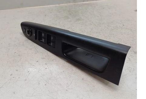 Kia Venga hatchback 1.4 16v petrol G4FA MT 66.2 kW 2011  Prepínač ovládania okna predný ľavý 93570-1P432