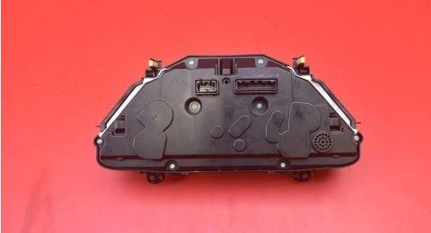 Toyota Auris II 2012-2018 combi 1.8 Hybrid gasoline, electric AT 73 kW 2013  Prístrojová doska 83800-0ZW31