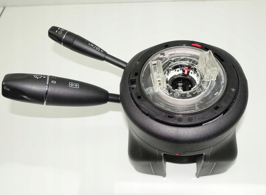 Mercedes C W204 2007-2014 Prepínacie páčky pod volantom A2129007502