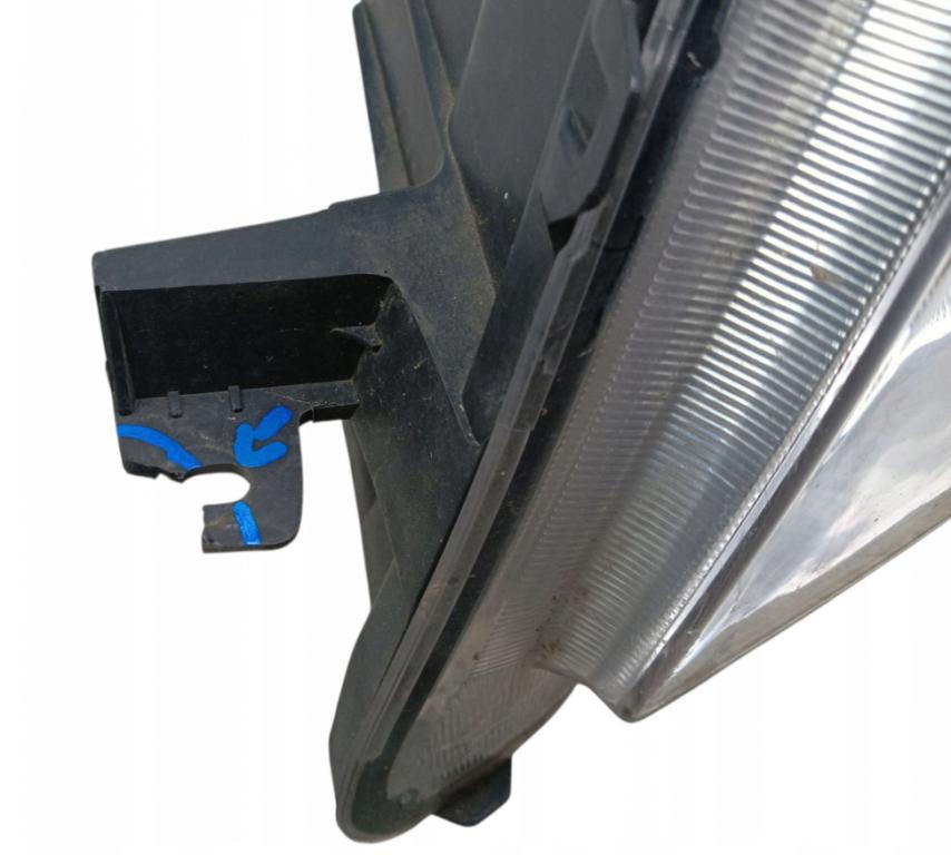 Toyota Verso 2009-2013  Svetlo predné ľavé 81170-0F090