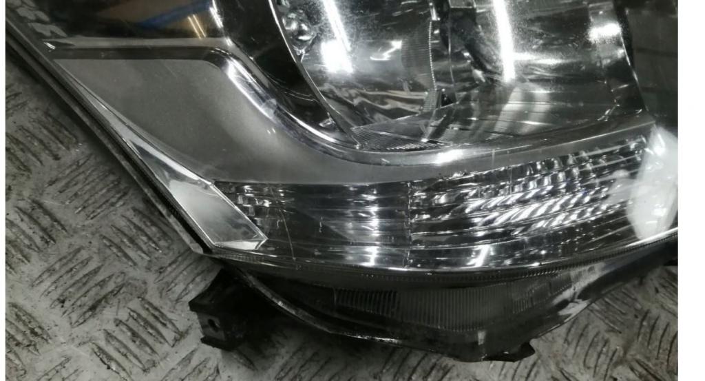 Toyota Verso 2009-2018 hatchback 1.6 16v petrol MT 97 kW 2017  Svetlo predné pravé 81110-0F090-00