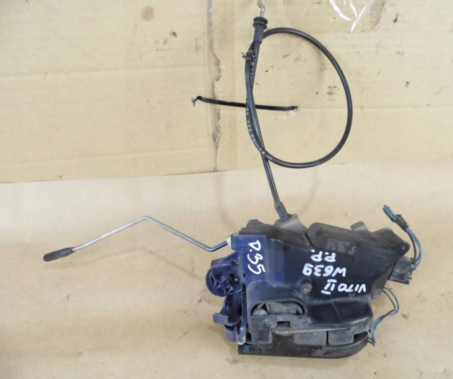 Mercedes Vito W639 2003-2014 2.2 CDI diesel MT 110 kW 2004  Zámok dverí predný pravý A6397201335