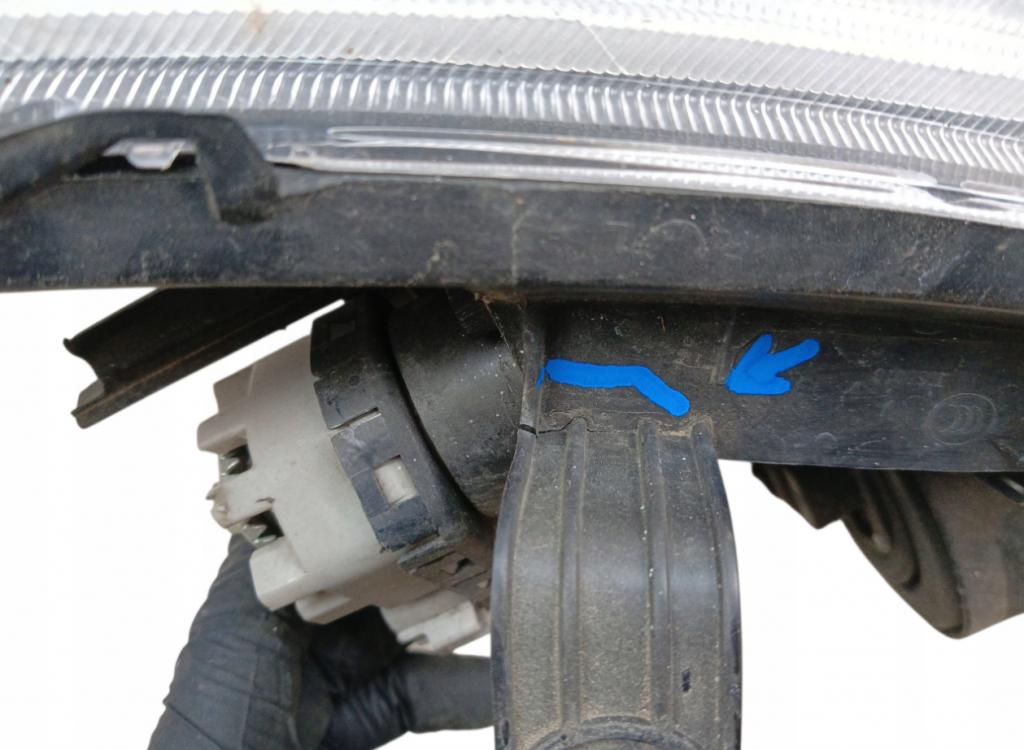 Toyota Verso 2009-2013  Svetlo predné ľavé 81170-0F090