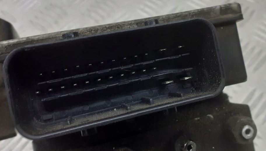 Opel Vectra C 2002-2008 sedan 2.0 T petrol MT 129 kW 2005  Pumpa ABS 13663901 13509201