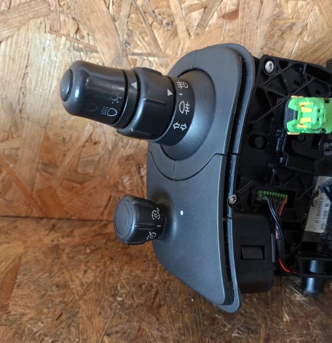 Renault Scenic II 2003-2009 Prepínacie páčky pod volantom 7701060399