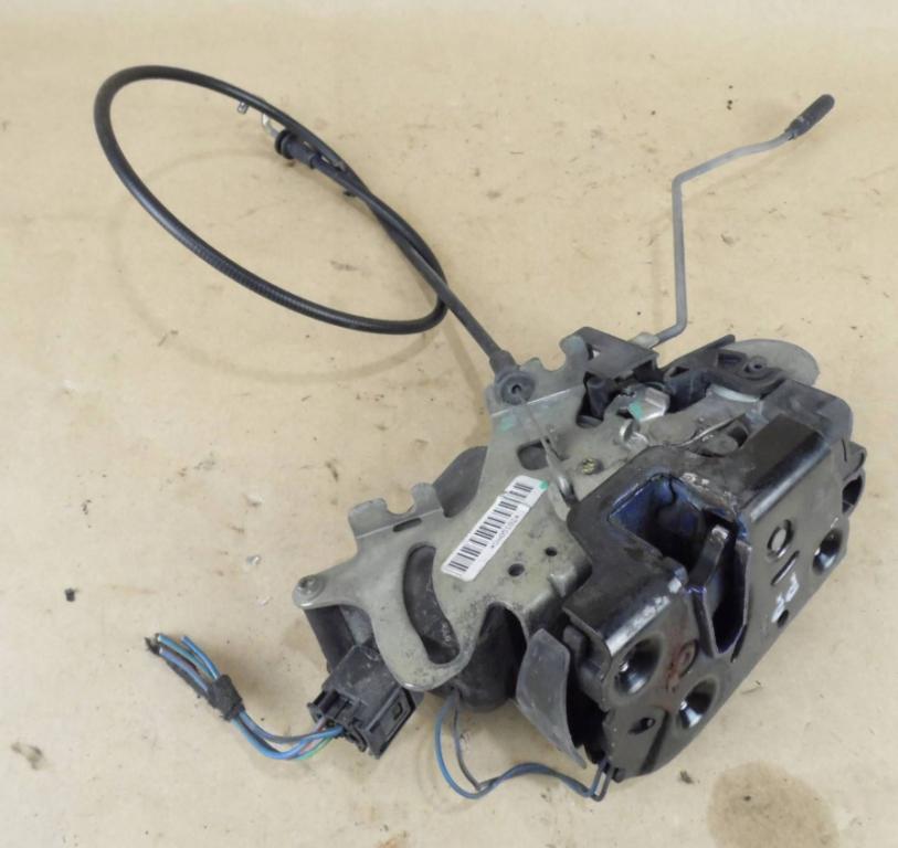 Mercedes Vito W639 2003-2014 2.2 CDI diesel MT 110 kW 2004  Zámok dverí predný pravý A6397201335