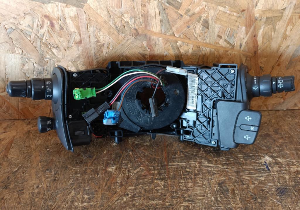 Renault Scenic II 2003-2009 Prepínacie páčky pod volantom 7701060399