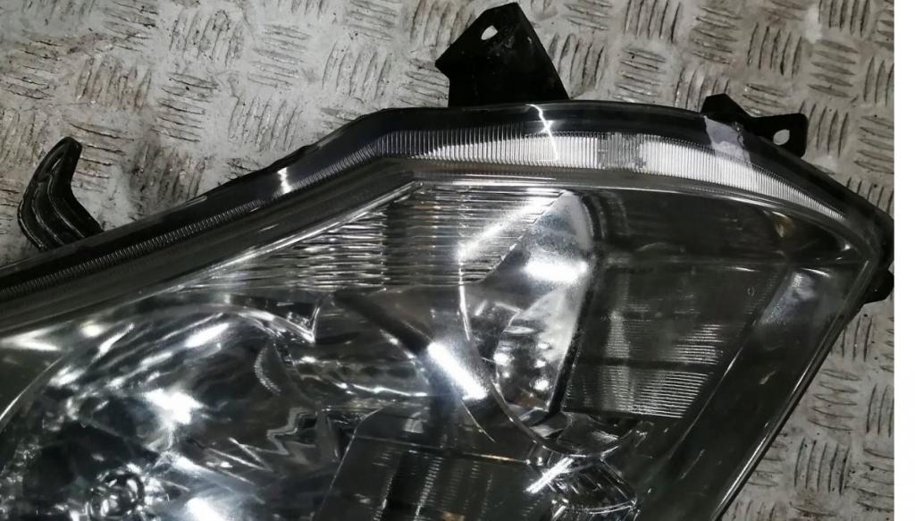 Toyota Verso 2009-2018 hatchback 1.6 16v petrol MT 97 kW 2017  Svetlo predné pravé 81110-0F090-00