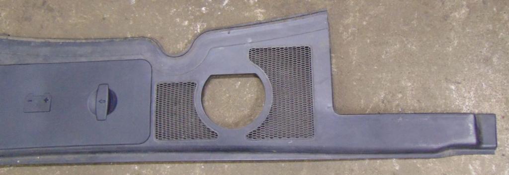 Audi A4 B6 2000-2004 combi 1.9 TDI diesel MT 96 kW 2003  Torpédo (plast pod čelným sklom) 8e1819417B