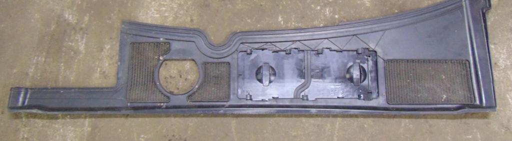 Audi A4 B6 2000-2004 combi 1.9 TDI diesel MT 96 kW 2003  Torpédo (plast pod čelným sklom) 8e1819417B