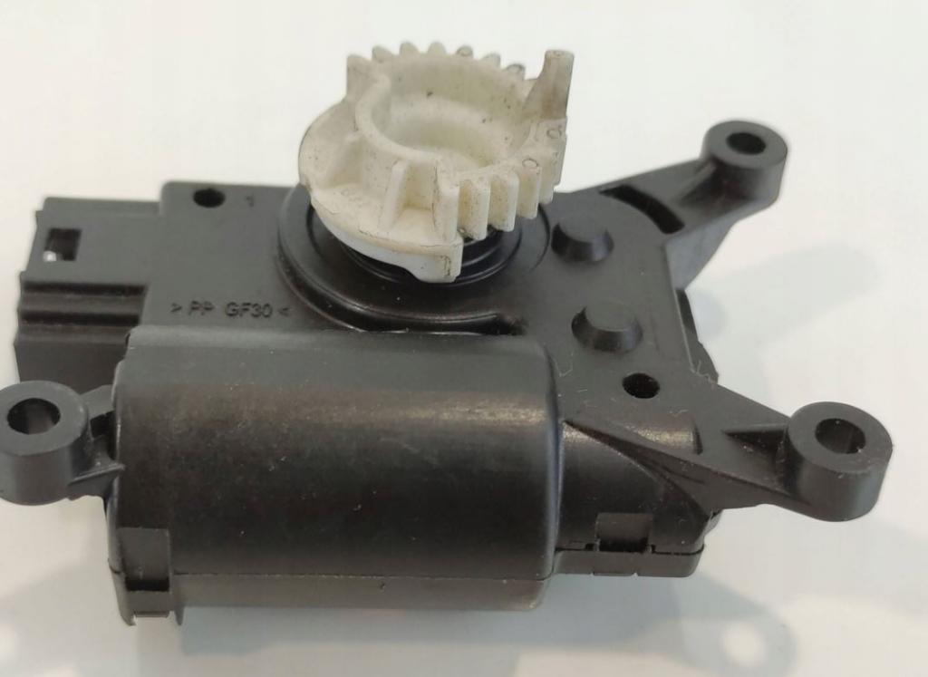 Volkswagen Golf VII 2012-2020 combi 2.0 TDI diesel MT 110 kW 2015  Motorček kúrenia 5Q0907511K