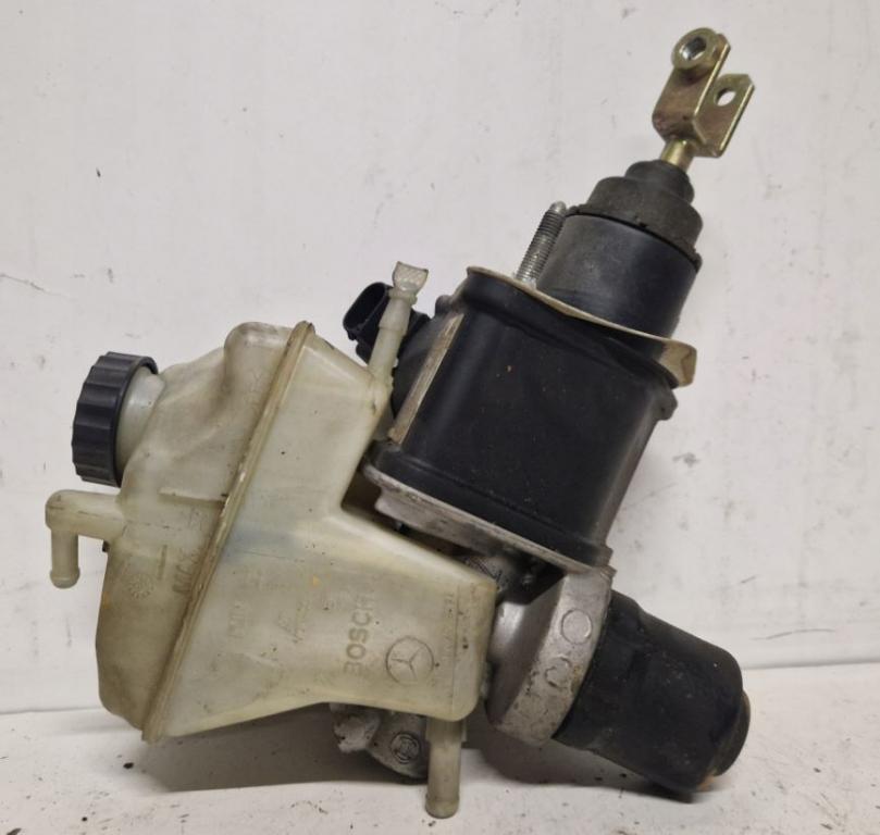 Mercedes E W211 2002-2009 sedan 2.2 CDI diesel MT 110 kW 2002  Posilňovač bŕzd A0004300312