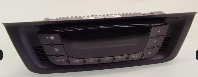 Seat Ibiza IV 6J 2008-2017 hatchback 1.4 16v petrol BXW MT 63 kW 2009  Panel kúrenia/klimatizácie 6J0820043