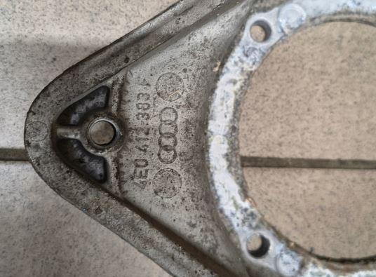 Audi A8 D3 2002-2009 sedan 3.0 TDI diesel AT 171 kW 2004  Tlmič 4E0412383F