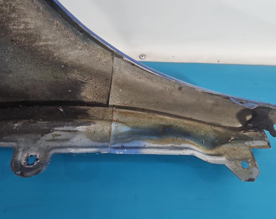 Volkswagen Golf IV 1997-2003 hatchback 1.6 SR petrol MT 74 kW 1998  Blatník predný ľavý