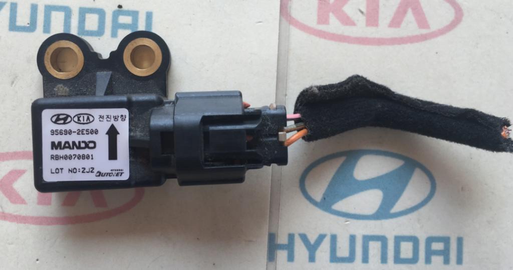 Hyundai Tucson I 2004-2009 suv Snímač nárazu 95690-2E500