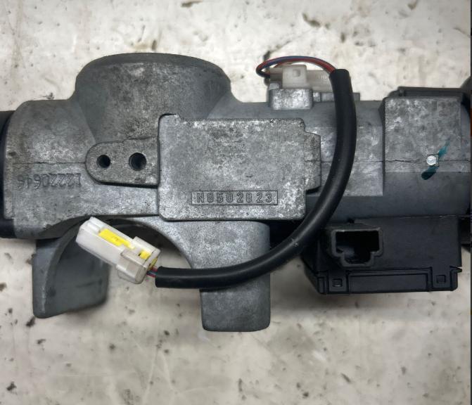 Nissan Note I 2006-2012 hatchback 1.4 16v petrol MT 65 kW 2007  Spínacia skrinka N0502823