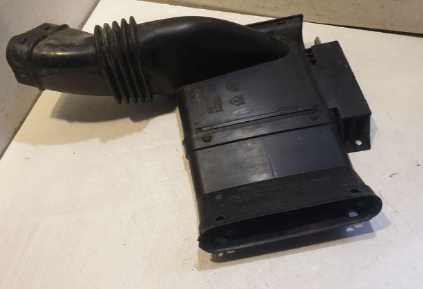 Volvo S60 I 2000-2010 sedan 2.4 D5 diesel MT 120 kW 2006  Hadica chladenia vzduchu 30741368