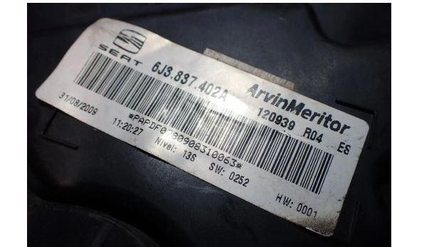 Seat Ibiza IV 6J 2008-2017 hatchback 1.4 16v petrol MT 63 kW 2009  Mechanizmus sťahovania okna predný pravý 6R0959802C 6J3837402A