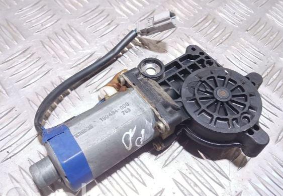 Rover 600 sedan 2.0 TD diesel MT 77 kW 1999  Motorček okien predný pravý 0130821627