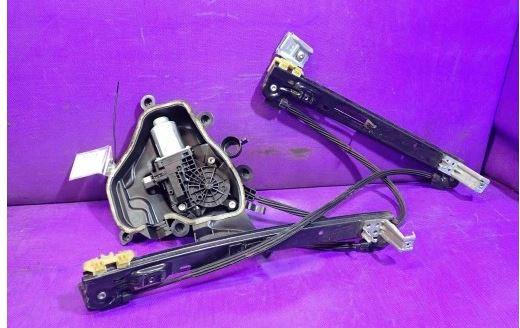 Seat Ibiza IV 6J 2008-2017 hatchback 1.4 16v petrol MT 63 kW 2009  Mechanizmus sťahovania okna predný pravý 6R0959802C 6J3837402A