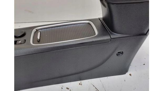 Opel Astra V 2015- hatchback 1.6 T petrol MT 147 kW 2018  Stredový tunel