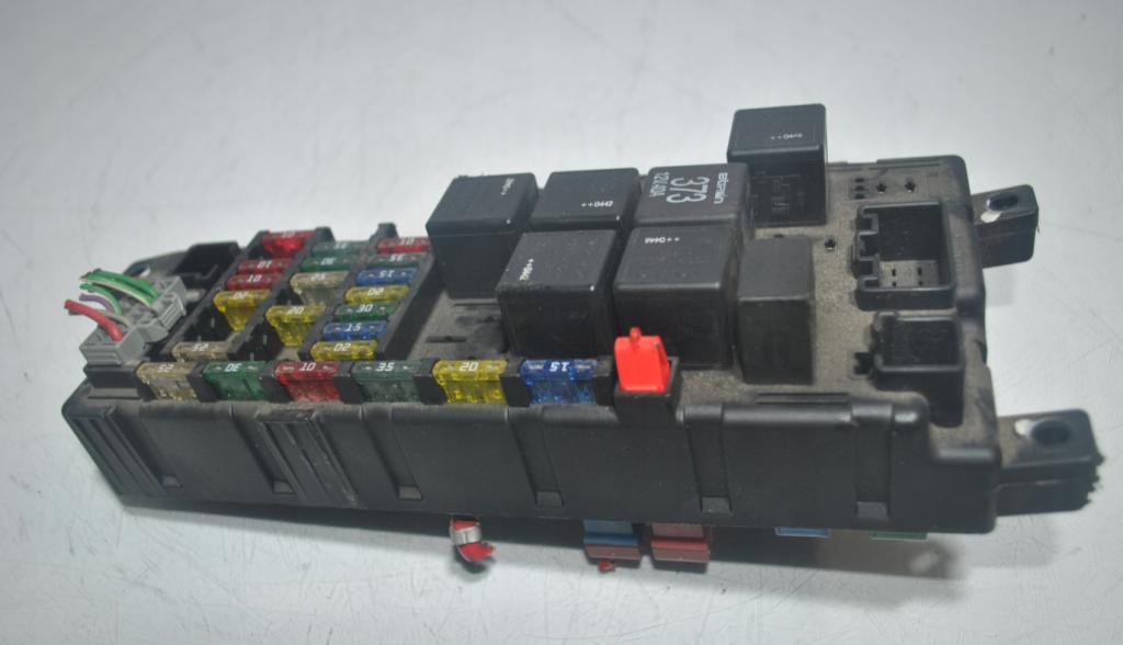 Volvo S80 I 1998-2006 sedan 2.4 D5 diesel AT 120 kW  Poistková skrinka 518828108