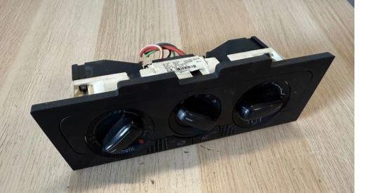 Volkswagen Polo V 6R 2009-2017 hatchback 1.2 petrol MT 44 kW 2009  Panel kúrenia/klimatizácie 6R0820045D