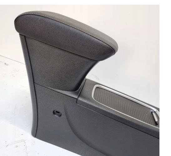 Opel Astra V 2015- hatchback 1.6 T petrol MT 147 kW 2018  Stredový tunel