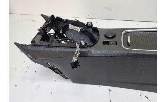 Opel Astra V 2015- hatchback 1.6 T petrol MT 147 kW 2018  Stredový tunel