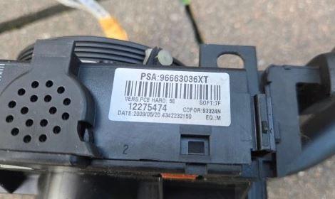 Peugeot 206 combi 1.1 petrol MT 44 kW 2004  Prepínacie páčky pod volantom 96663036XT