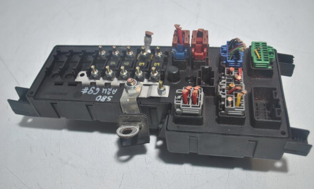 Volvo S80 I 1998-2006 sedan 2.4 D5 diesel AT 120 kW  Poistková skrinka 518828108