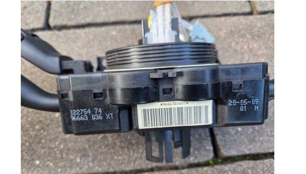 Peugeot 206 combi 1.1 petrol MT 44 kW 2004  Prepínacie páčky pod volantom 96663036XT