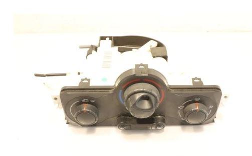 Renault Megane II 2003-2008 2.0 DCI diesel MT 110 kW 2006  Panel kúrenia/klimatizácie 69580001