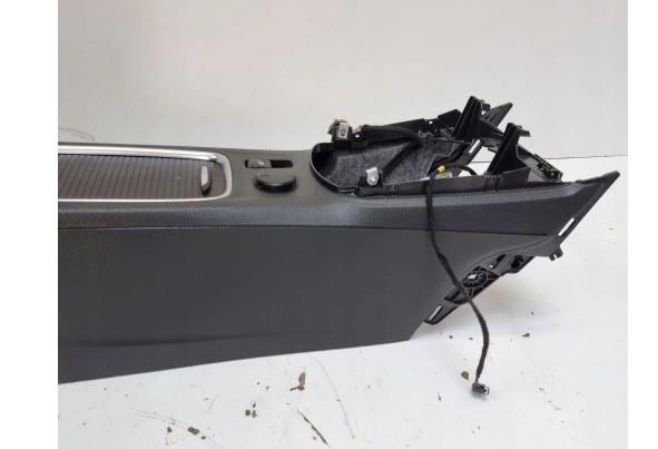 Opel Astra V 2015- hatchback 1.6 T petrol MT 147 kW 2018  Stredový tunel