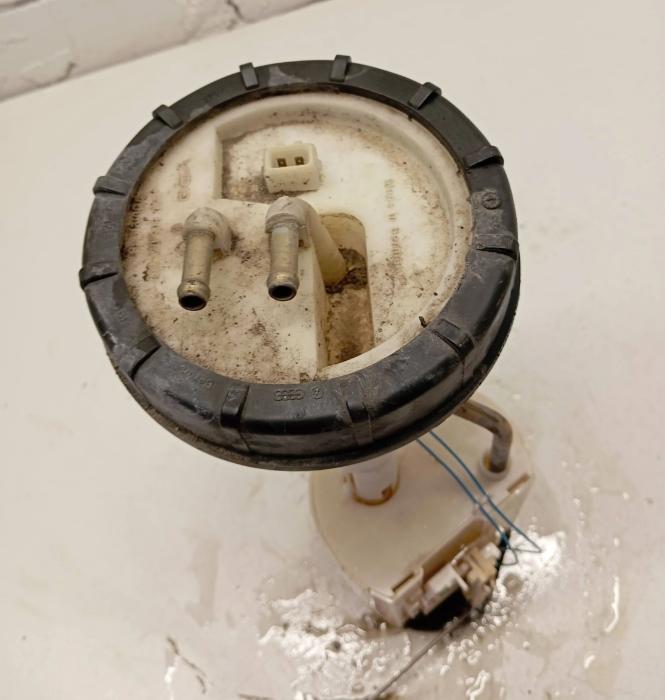 Volkswagen Transporter T4 1990-2003 2.5 TDI diesel MT 75 kW 1997  Snímač hladiny paliva 7D0919183 220805001003